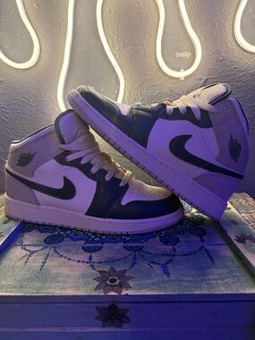 Nike Kids Dark Green and White Air Jordan Style Sneakers